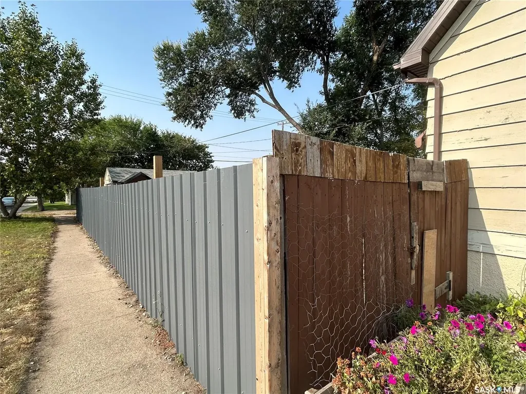 1402 2nd Street Estevan SK S4A 0M6