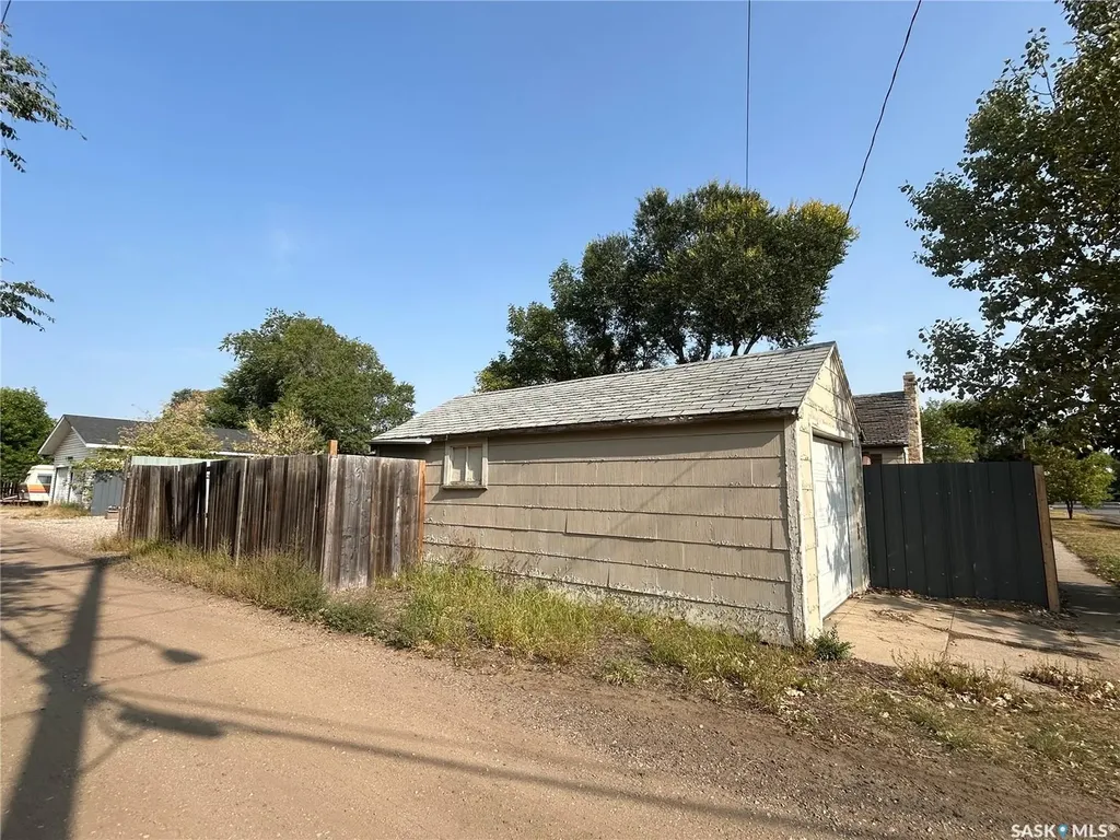 1402 2nd Street Estevan SK S4A 0M6