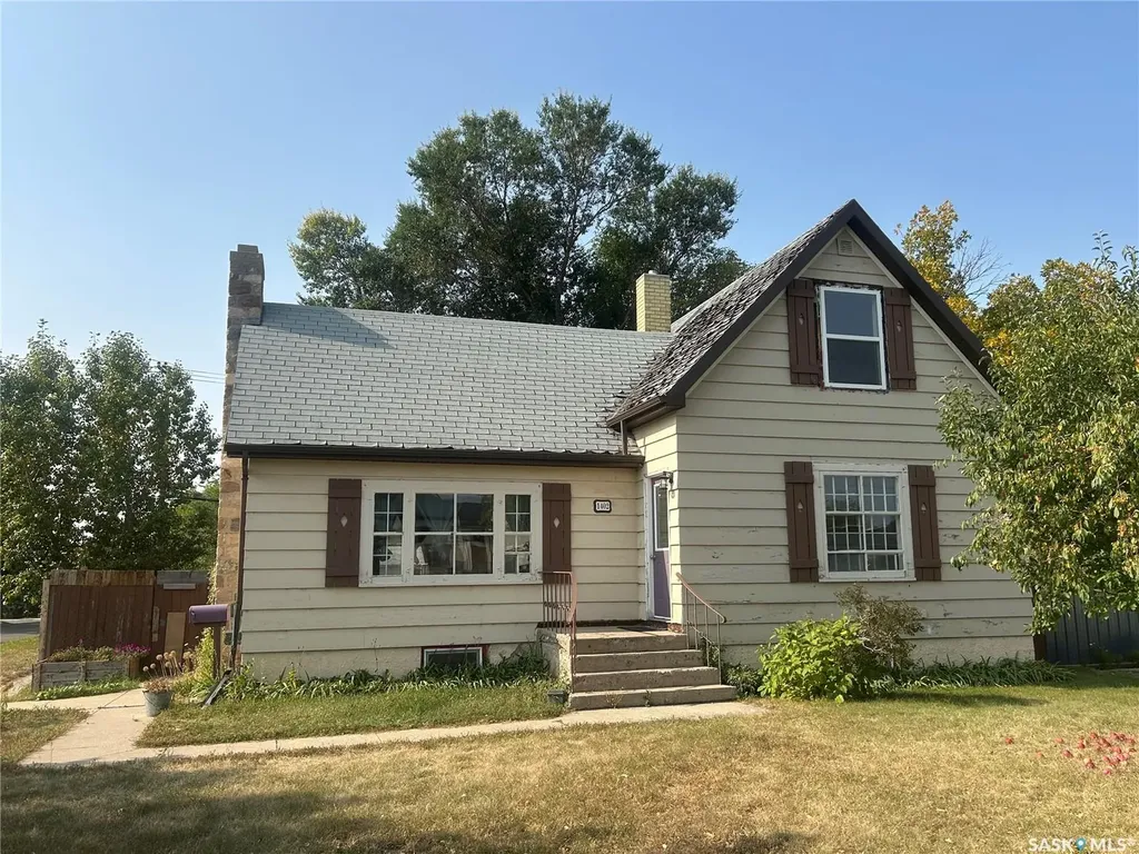 1402 2nd Street Estevan SK S4A 0M6