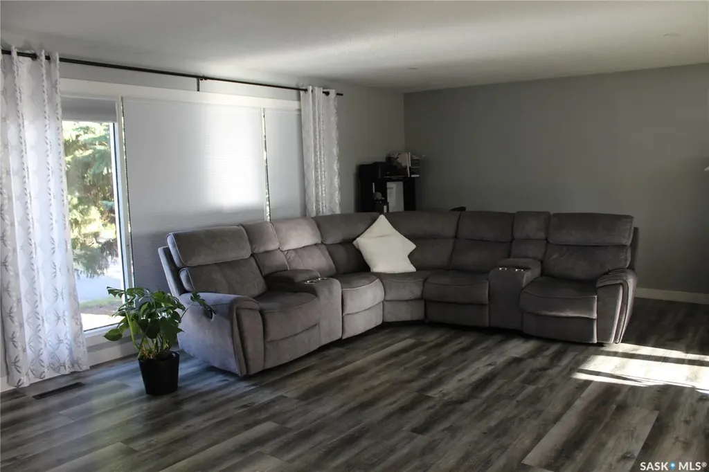 409 5th Street W Wilkie SK S0K 4W0