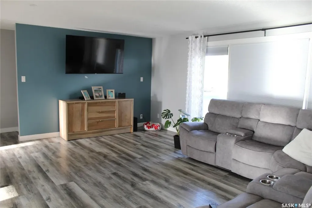 409 5th Street W Wilkie SK S0K 4W0