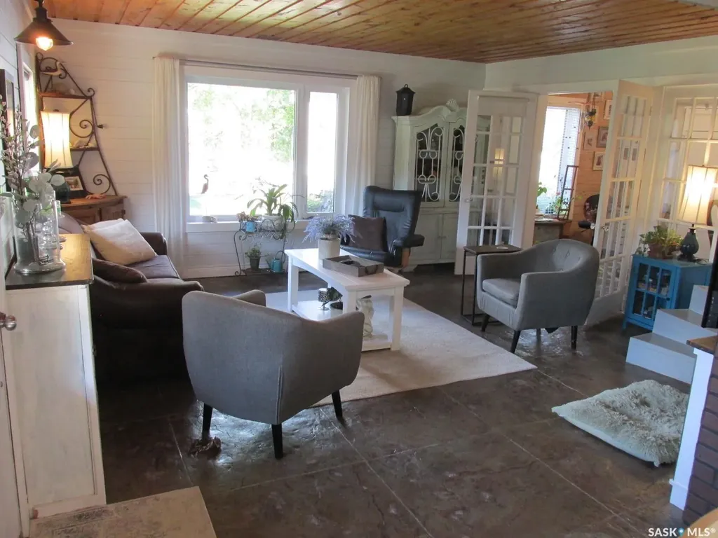 701 Pine Drive Tobin Lake SK S0E 1E0