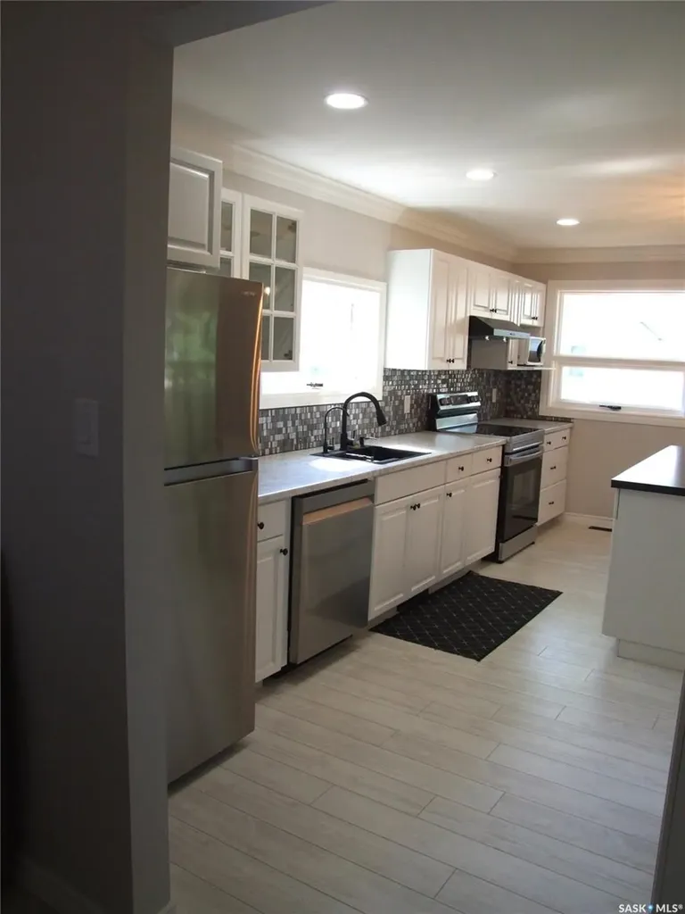 211 2nd Street W Leader SK S0N 1H0