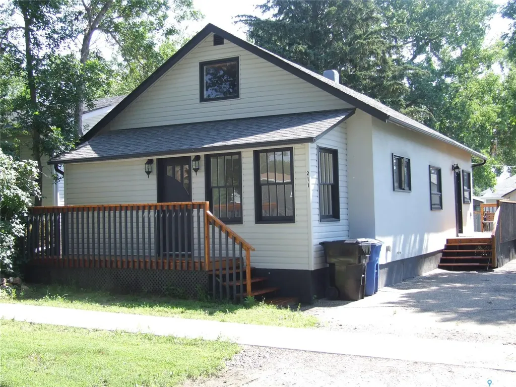 211 2nd Street W Leader SK S0N 1H0