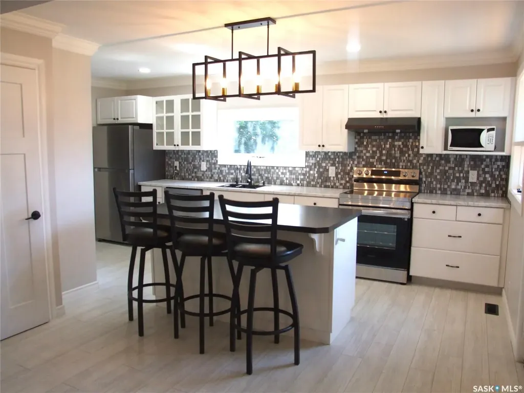 211 2nd Street W Leader SK S0N 1H0