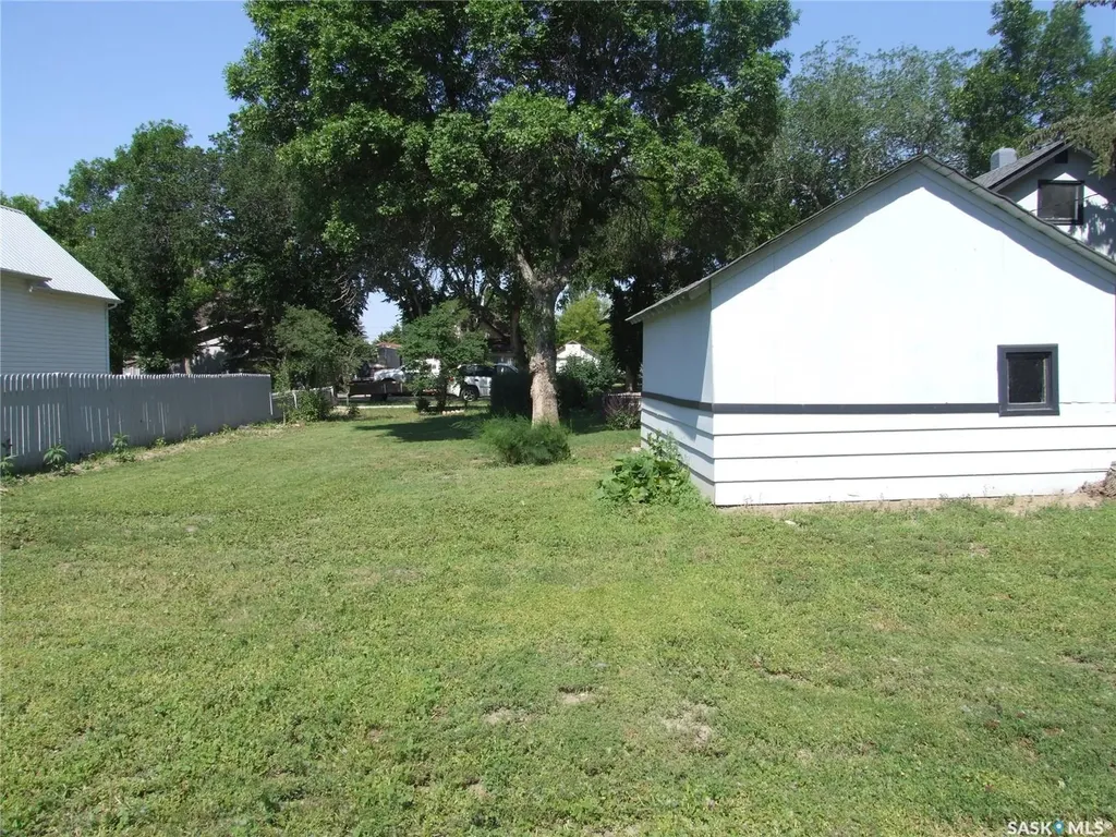 211 2nd Street W Leader SK S0N 1H0