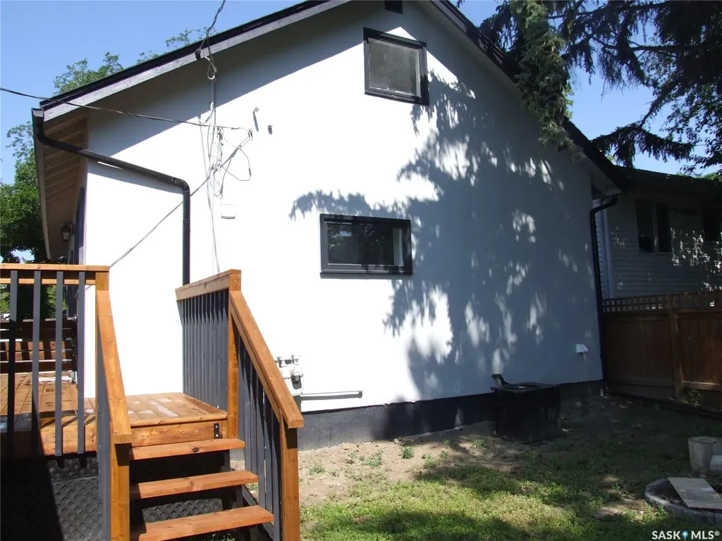 211 2nd Street W Leader SK S0N 1H0