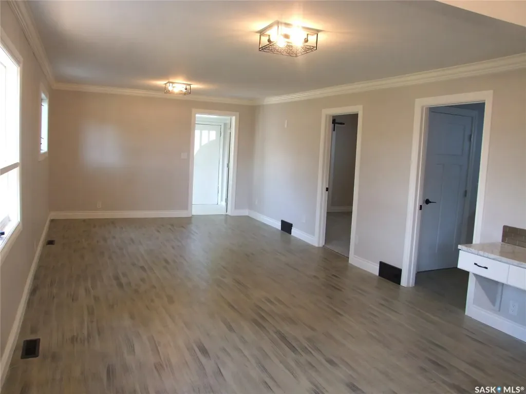 211 2nd Street W Leader SK S0N 1H0