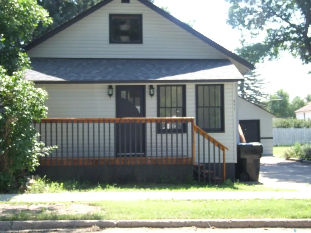 211 2nd Street W Leader SK S0N 1H0