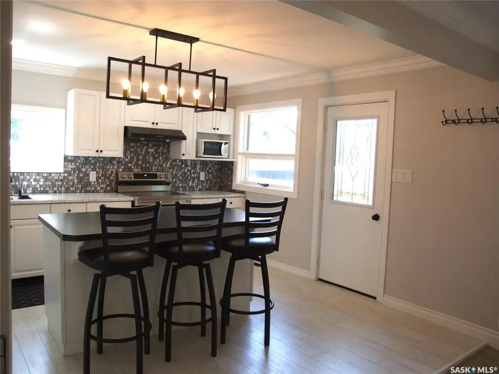 211 2nd Street W Leader SK S0N 1H0