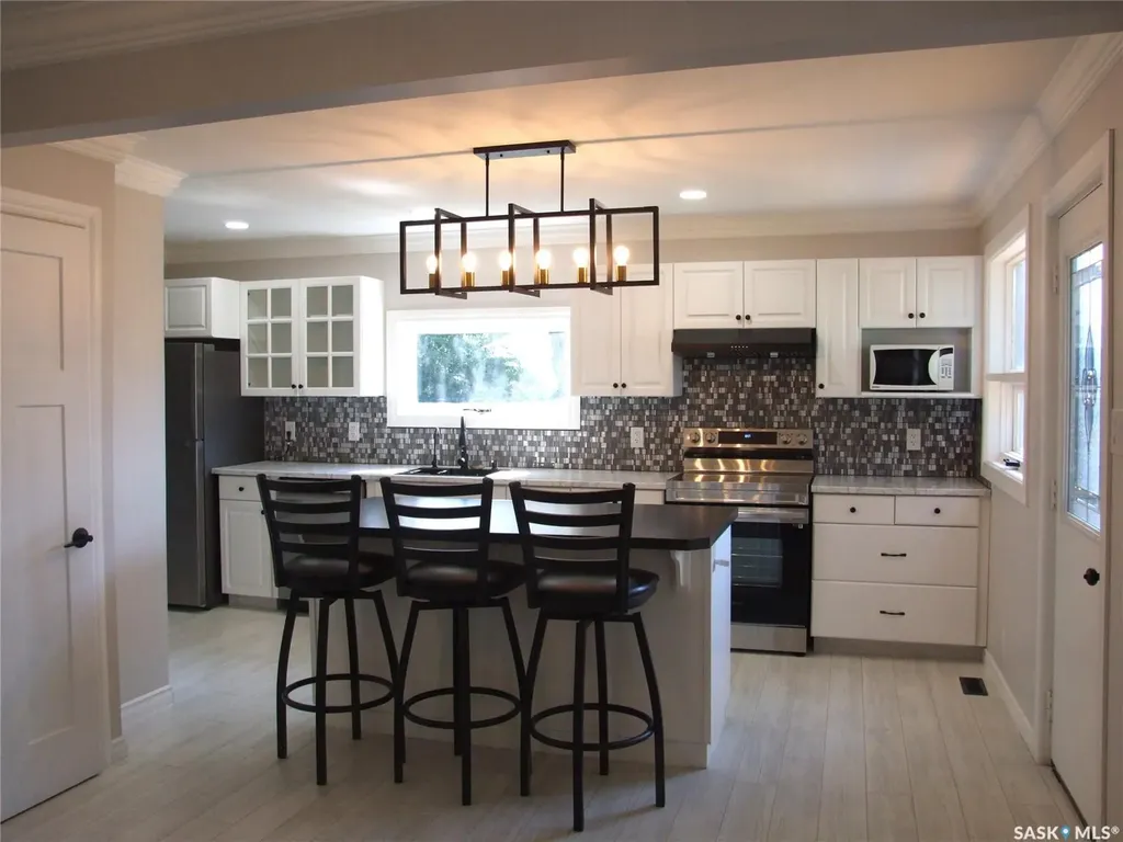 211 2nd Street W Leader SK S0N 1H0