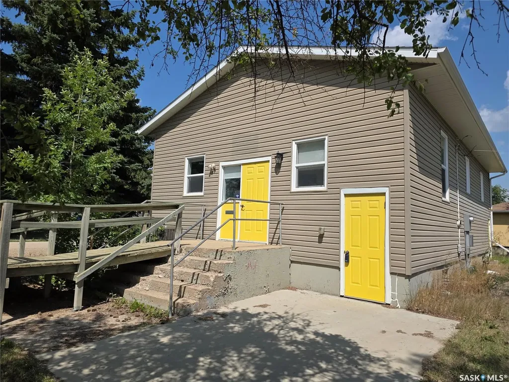 402 Minto Street Elbow SK S0H 1J0