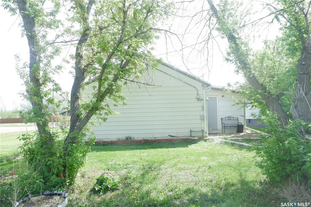 11 B Avenue Willow Bunch SK S0H 4K0