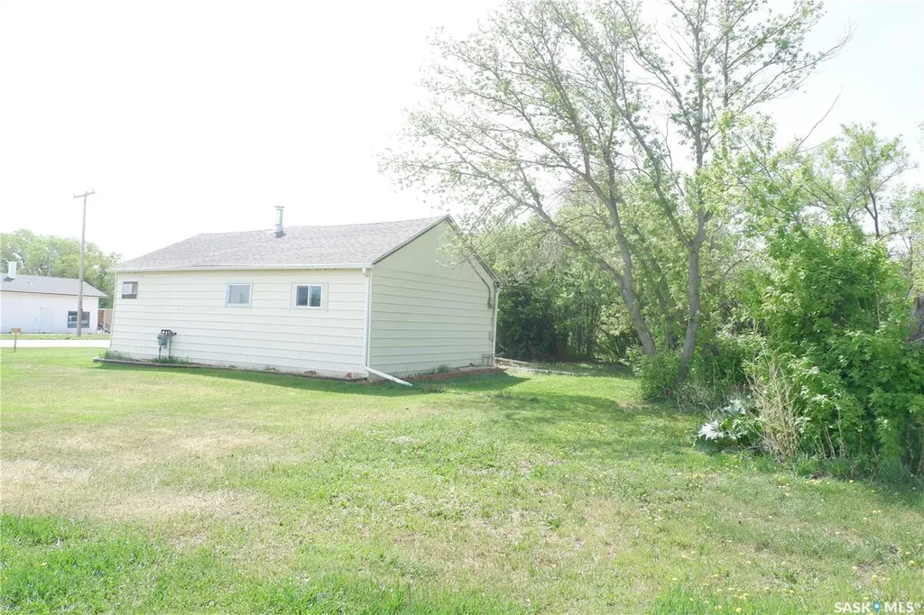 11 B Avenue Willow Bunch SK S0H 4K0