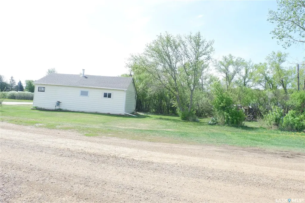 11 B Avenue Willow Bunch SK S0H 4K0