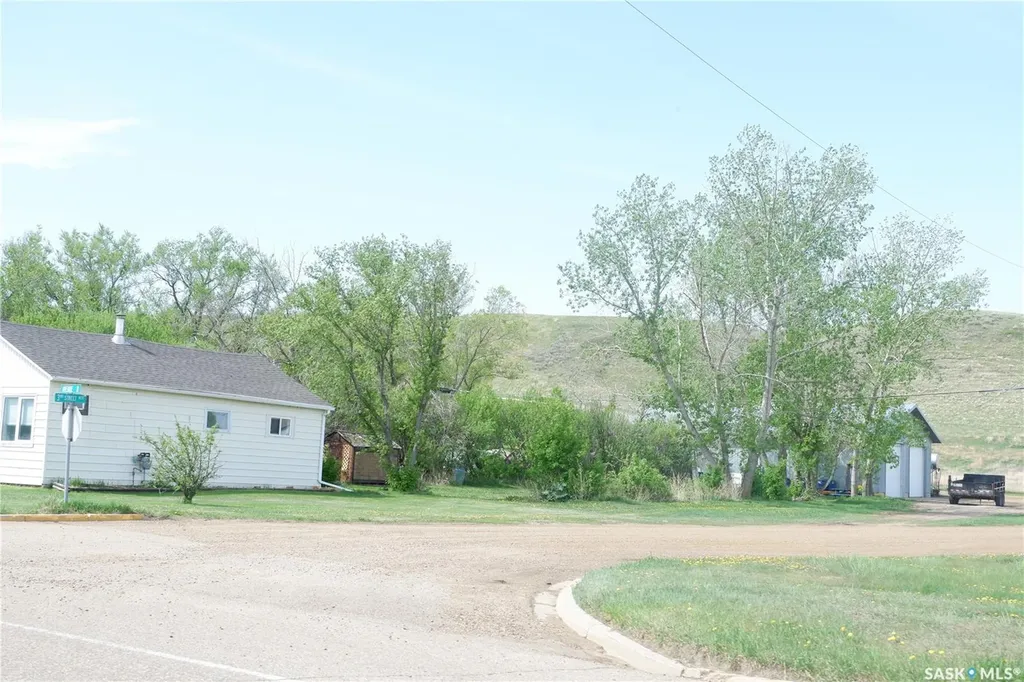 11 B Avenue Willow Bunch SK S0H 4K0