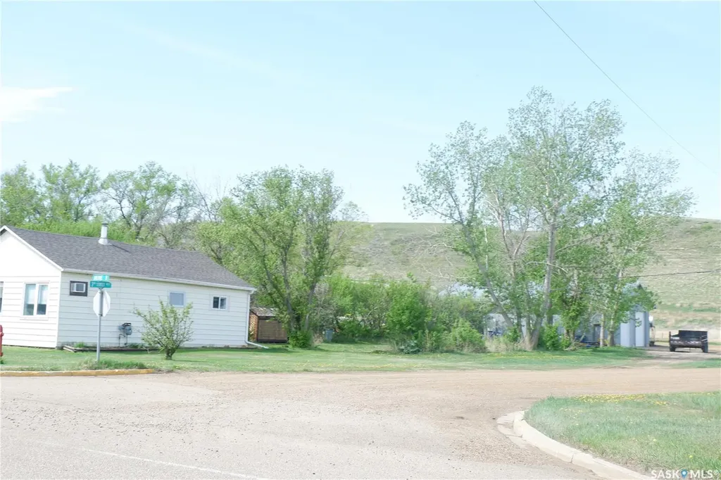 11 B Avenue Willow Bunch SK S0H 4K0