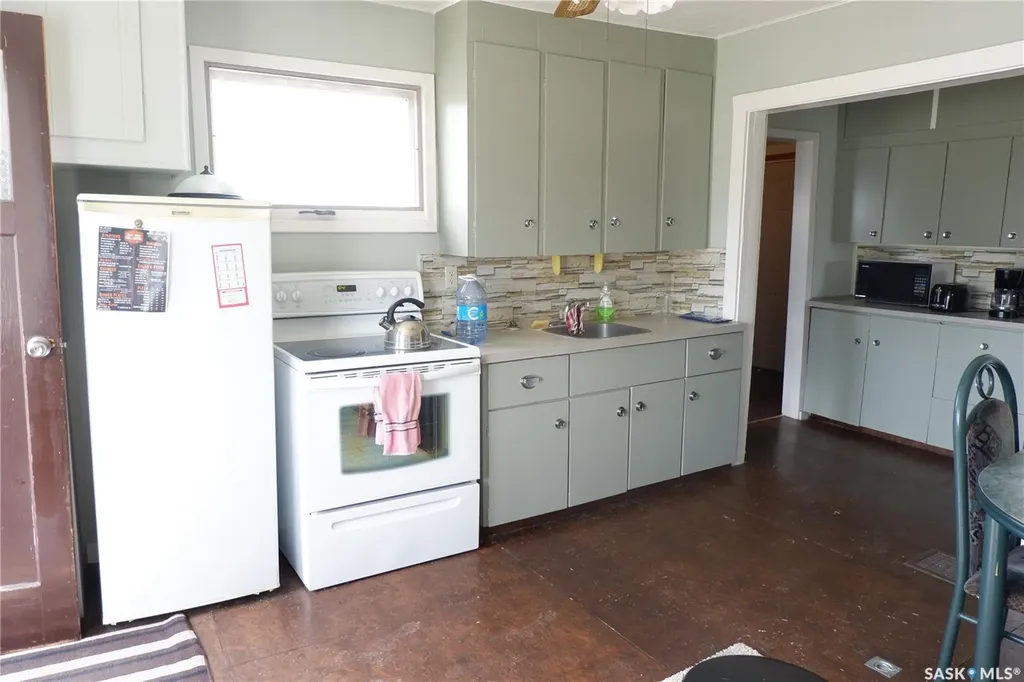 11 B Avenue Willow Bunch SK S0H 4K0