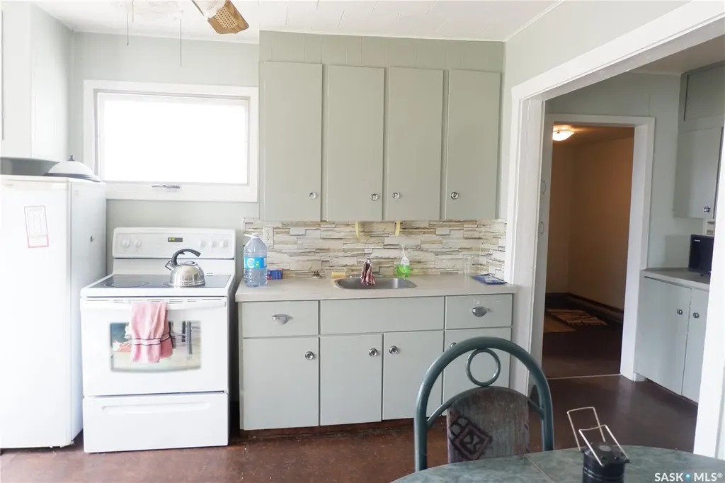 11 B Avenue Willow Bunch SK S0H 4K0
