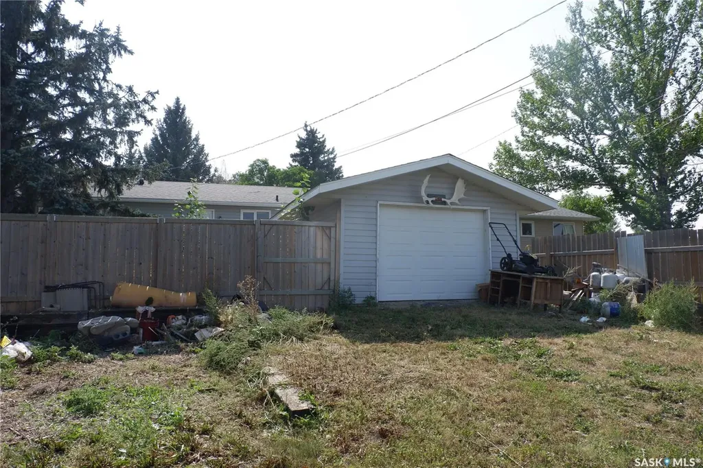 512 4th Avenue W Assiniboia SK S0H 0B0