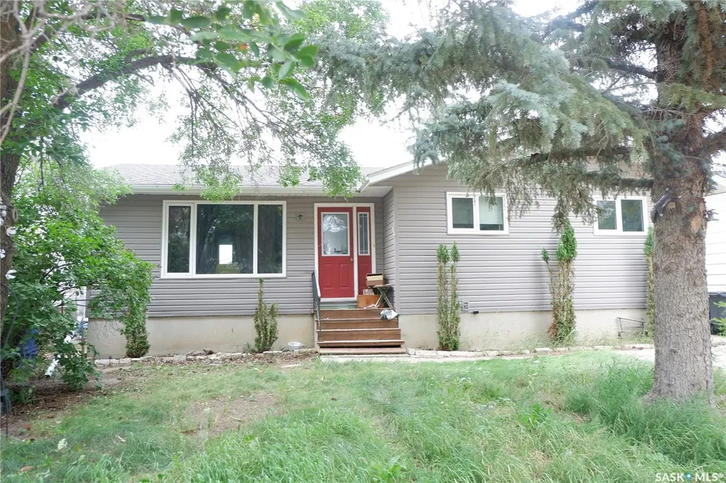 512 4th Avenue W Assiniboia SK S0H 0B0