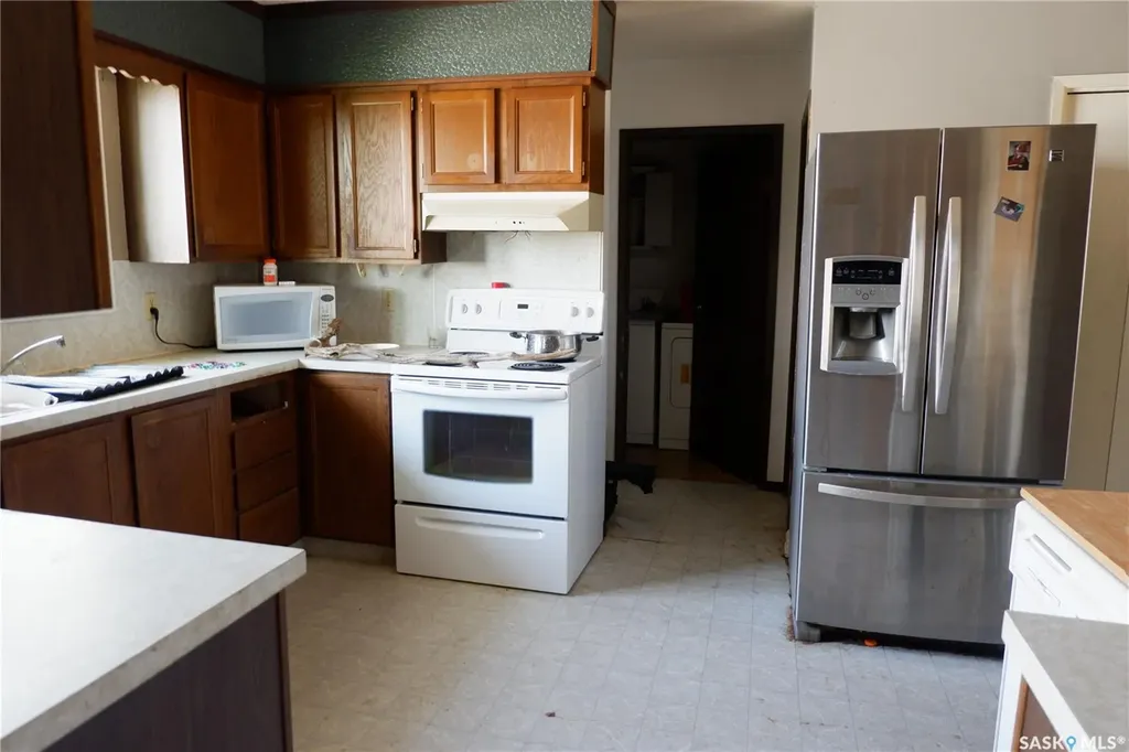 512 4th Avenue W Assiniboia SK S0H 0B0