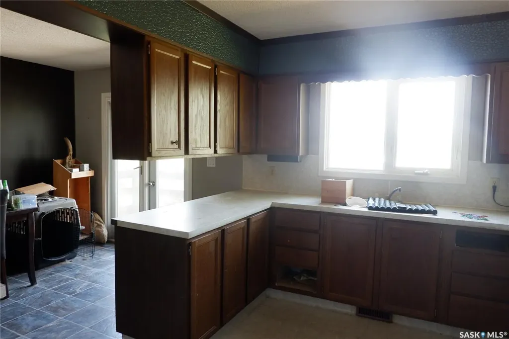 512 4th Avenue W Assiniboia SK S0H 0B0