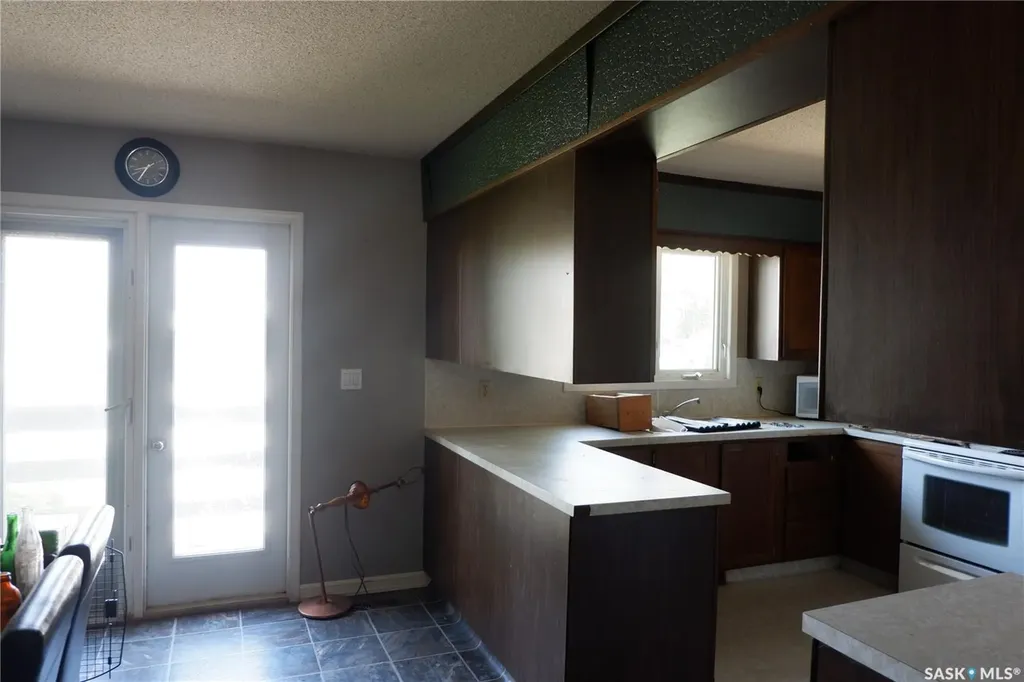 512 4th Avenue W Assiniboia SK S0H 0B0