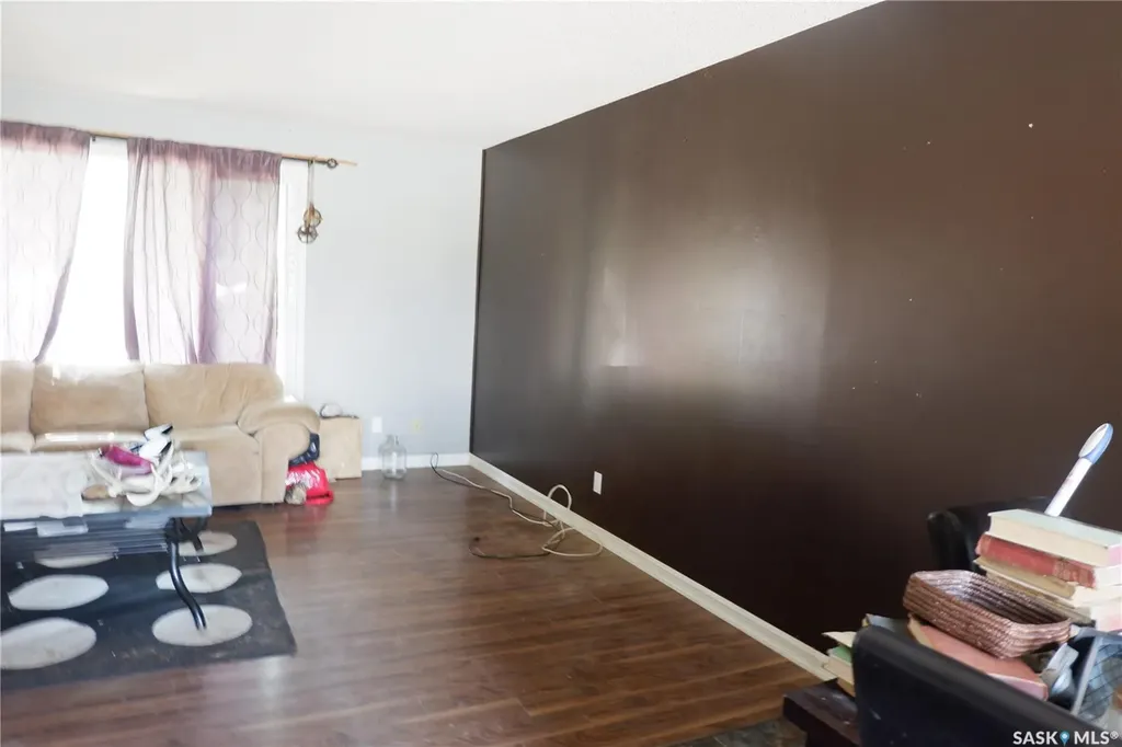 512 4th Avenue W Assiniboia SK S0H 0B0