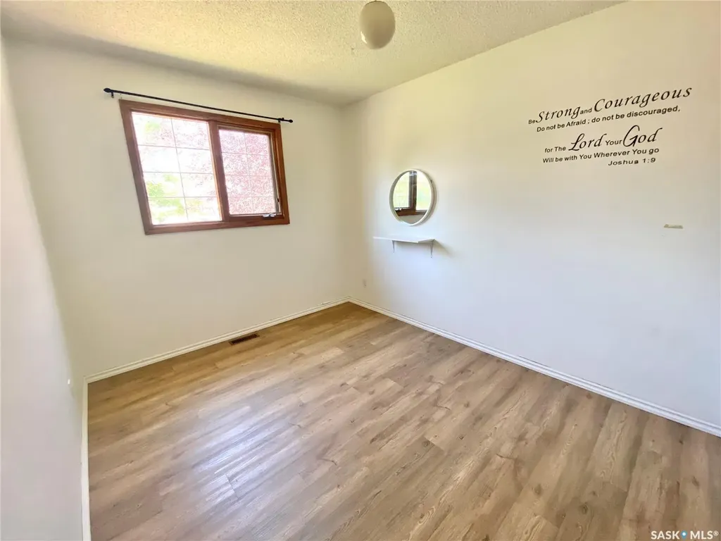 216 3rd Street E Frontier SK S0N 0W0