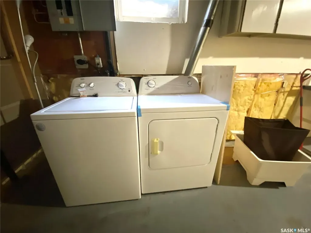 216 3rd Street E Frontier SK S0N 0W0