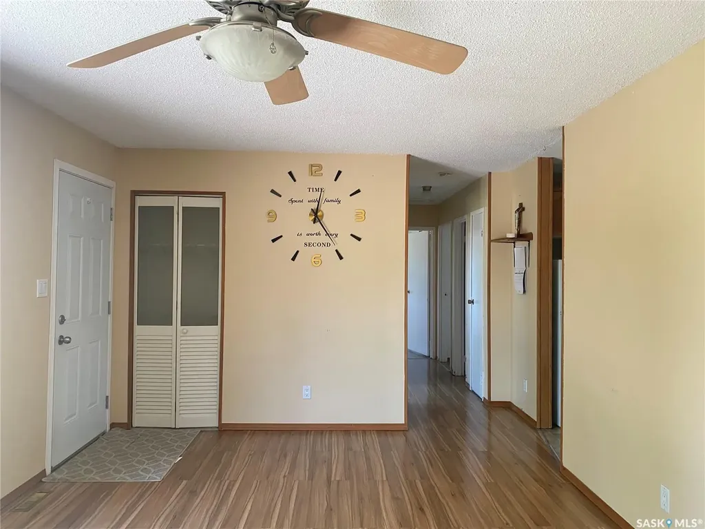 216 3rd Street E Frontier SK S0N 0W0