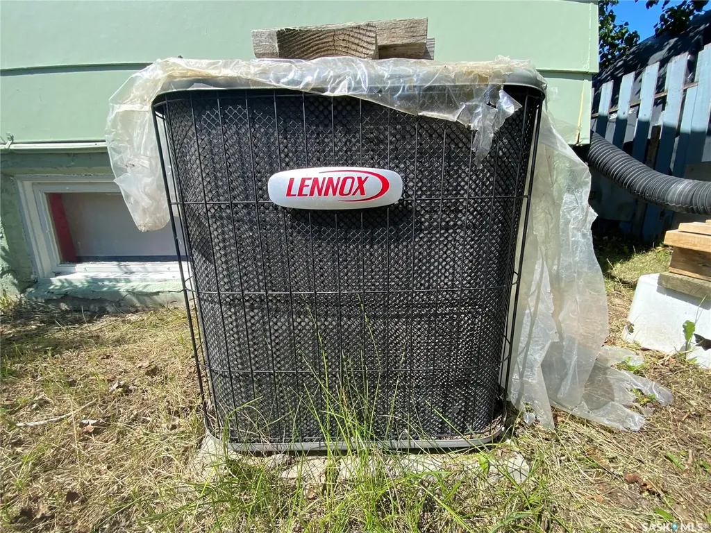 216 3rd Street E Frontier SK S0N 0W0