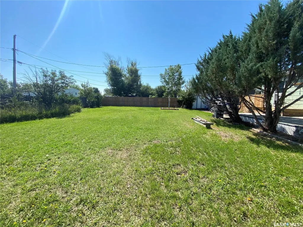 216 3rd Street E Frontier SK S0N 0W0