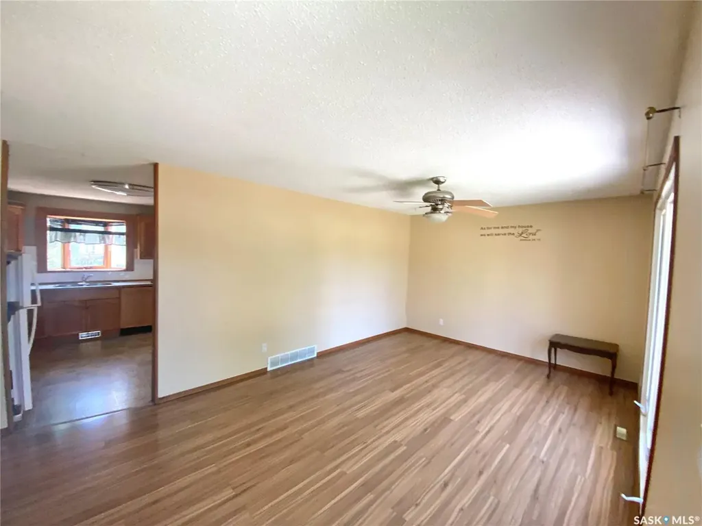 216 3rd Street E Frontier SK S0N 0W0