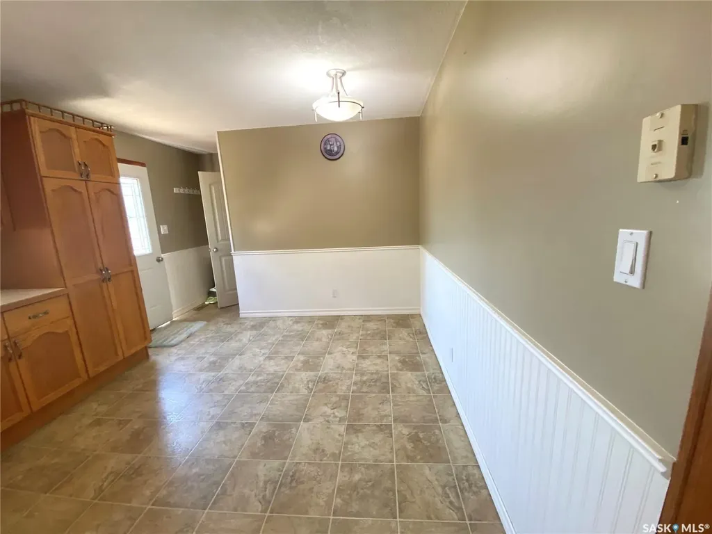 216 3rd Street E Frontier SK S0N 0W0