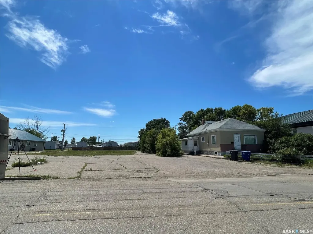 112 & 120 Sims Avenue Weyburn SK S4H 2H5