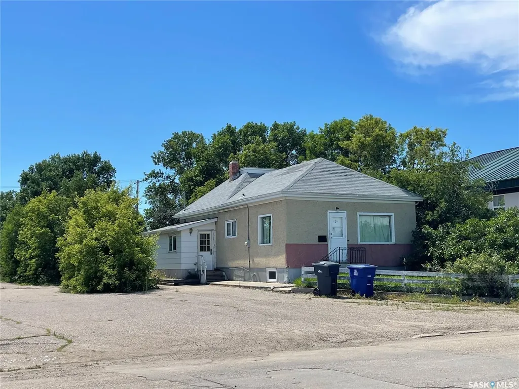 112 & 120 Sims Avenue Weyburn SK S4H 2H5