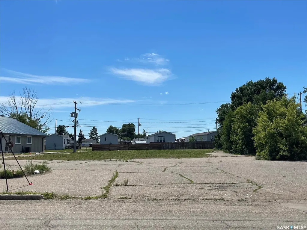 112 & 120 Sims Avenue Weyburn SK S4H 2H5