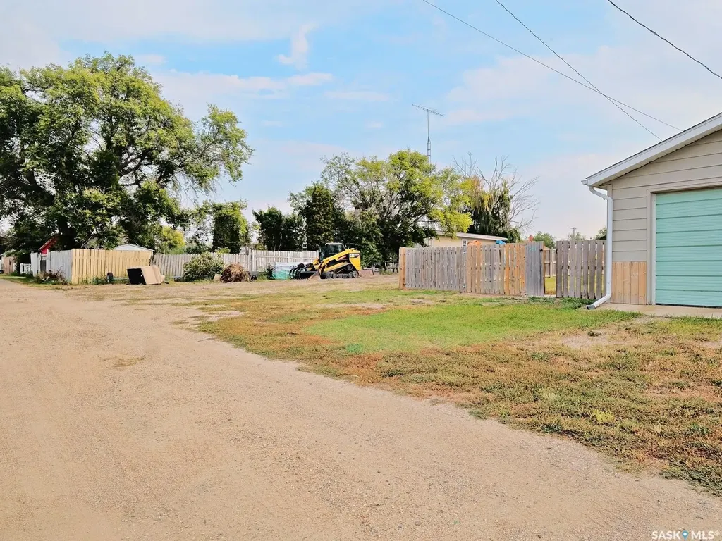 311 5th Avenue W Biggar SK S0K 0M0