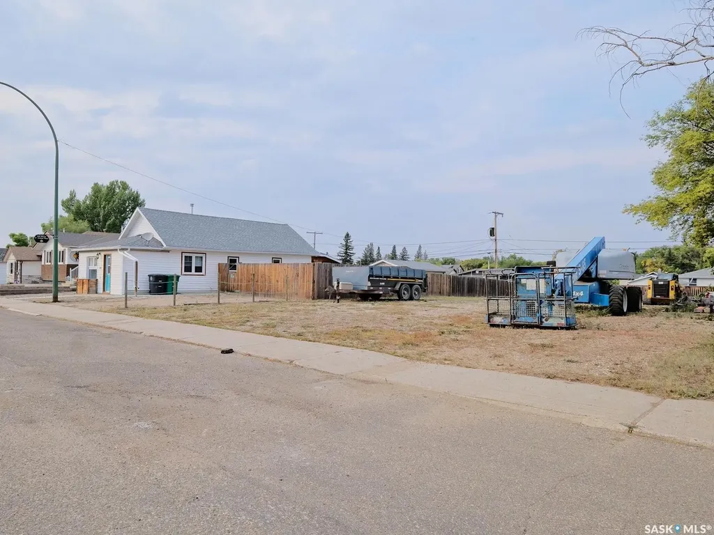 311 5th Avenue W Biggar SK S0K 0M0