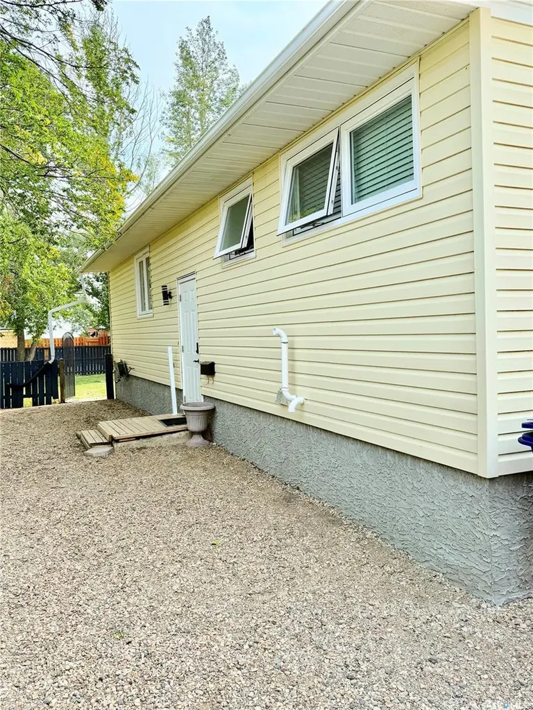 103 3rd Avenue Hanley SK S0G 2E0