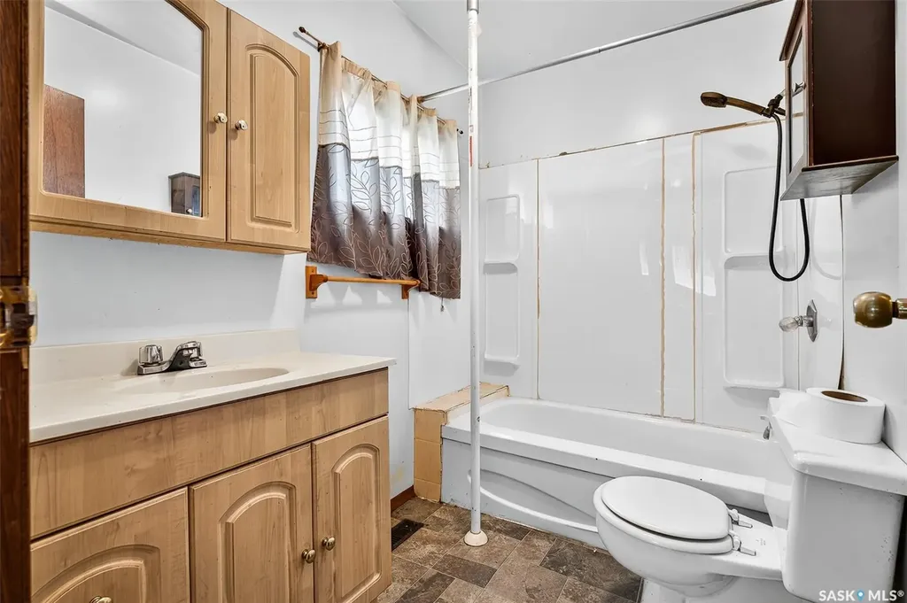 1038 Athabasca Street E Moose Jaw SK S6H 0N2