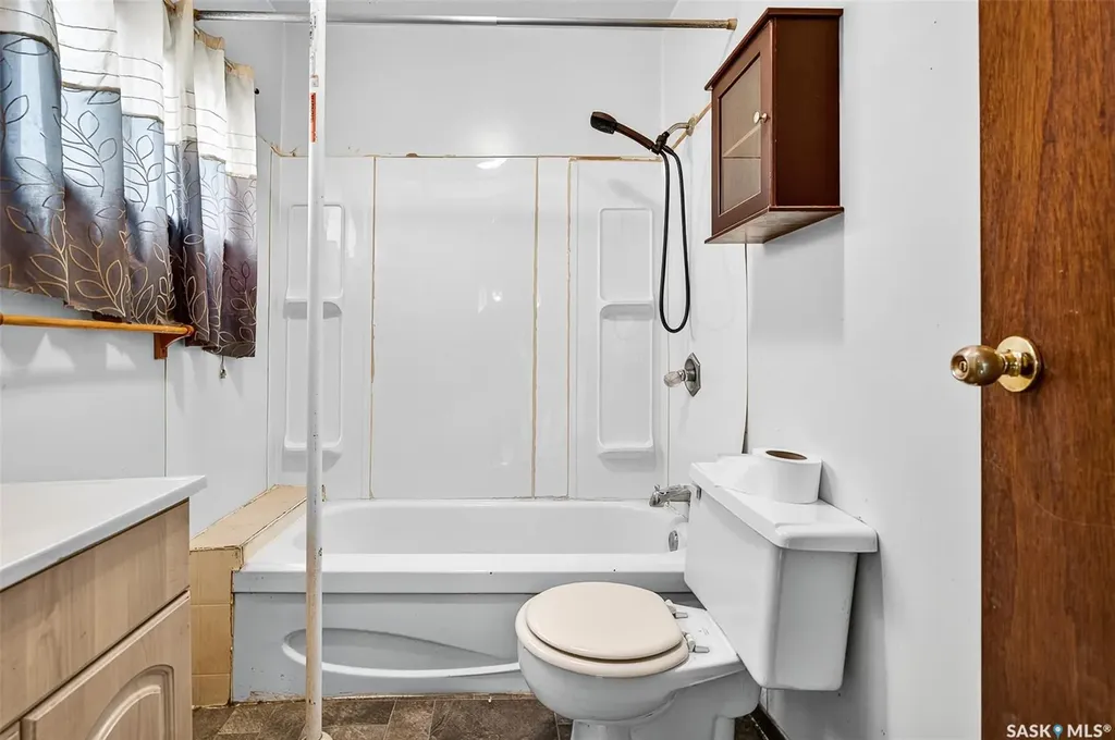 1038 Athabasca Street E Moose Jaw SK S6H 0N2