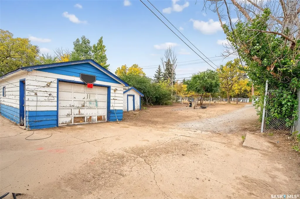 1038 Athabasca Street E Moose Jaw SK S6H 0N2