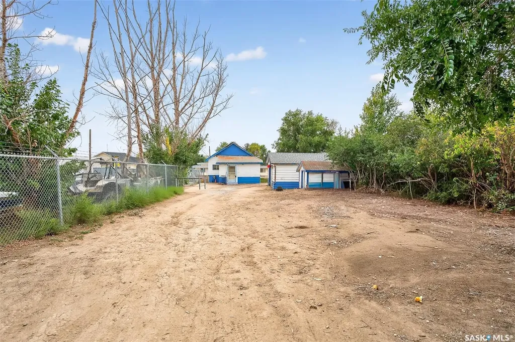 1038 Athabasca Street E Moose Jaw SK S6H 0N2