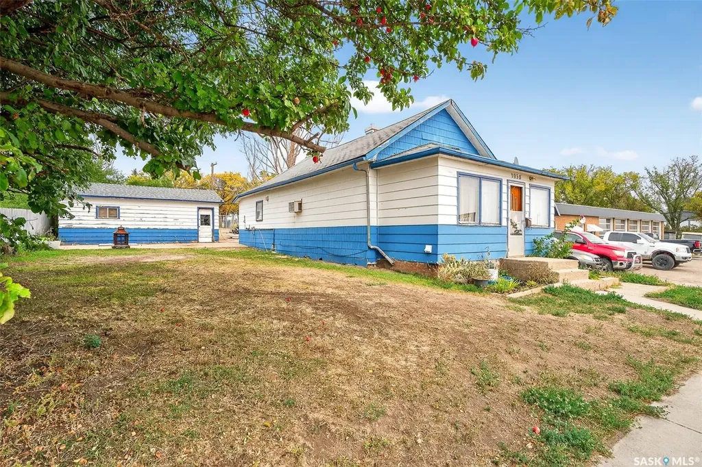 1038 Athabasca Street E Moose Jaw SK S6H 0N2