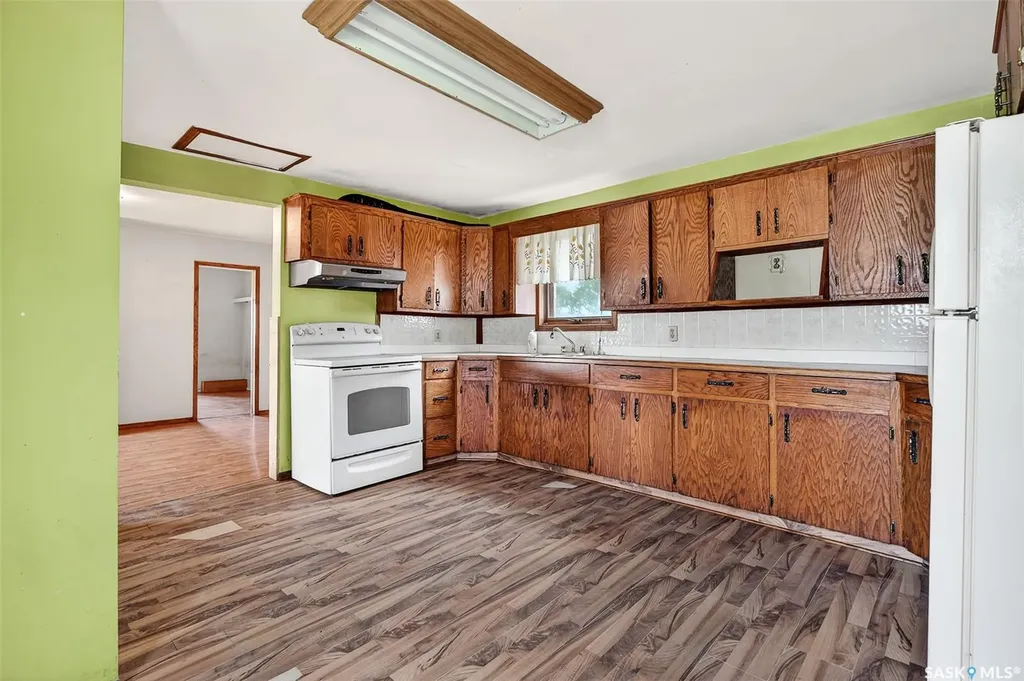 1038 Athabasca Street E Moose Jaw SK S6H 0N2