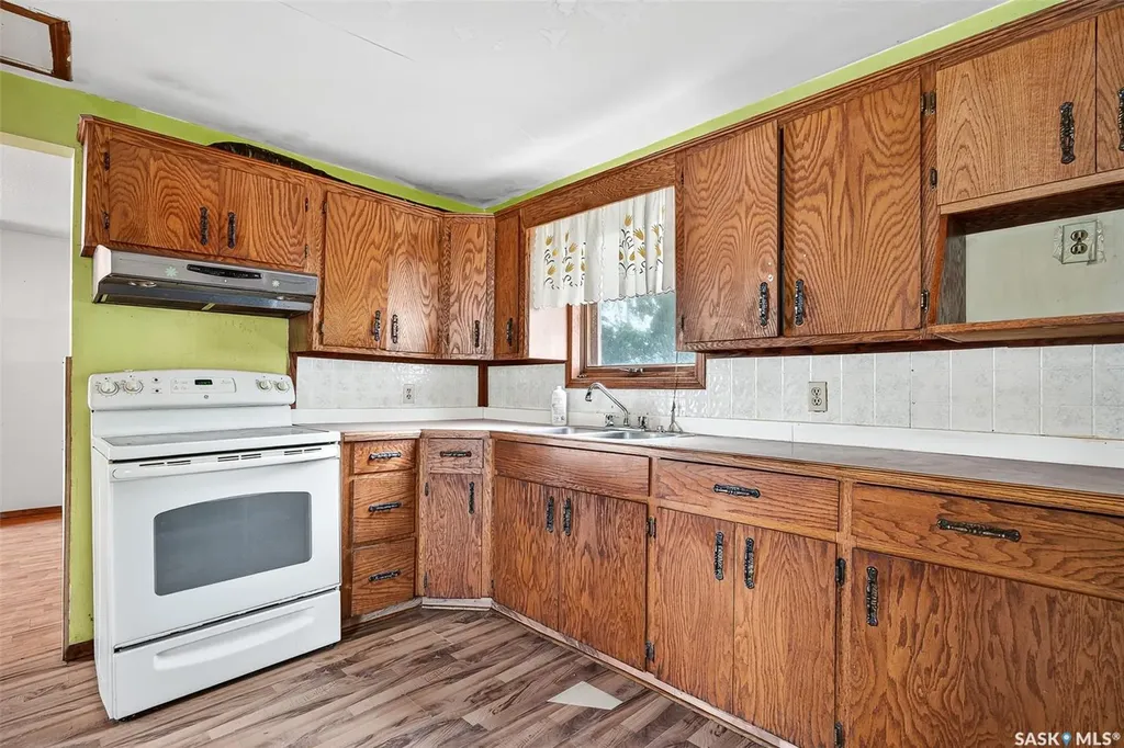 1038 Athabasca Street E Moose Jaw SK S6H 0N2
