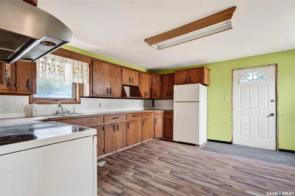 1038 Athabasca Street E Moose Jaw SK S6H 0N2